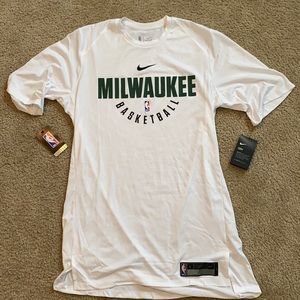Milwaukee Bucks Basketball dry fit t-shirt